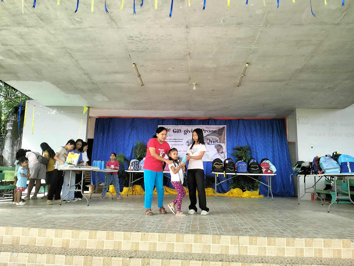 Aris Elijah Pugal Foundation - Lamut Central Elementary School - Gift Giving Program
