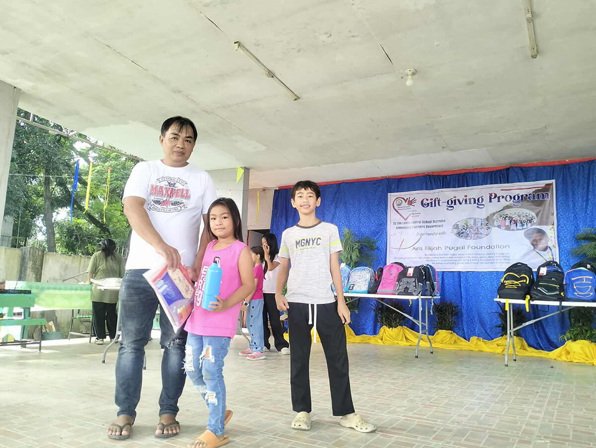 Aris Elijah Pugal Foundation - Lamut Central Elementary School - Gift Giving Program
