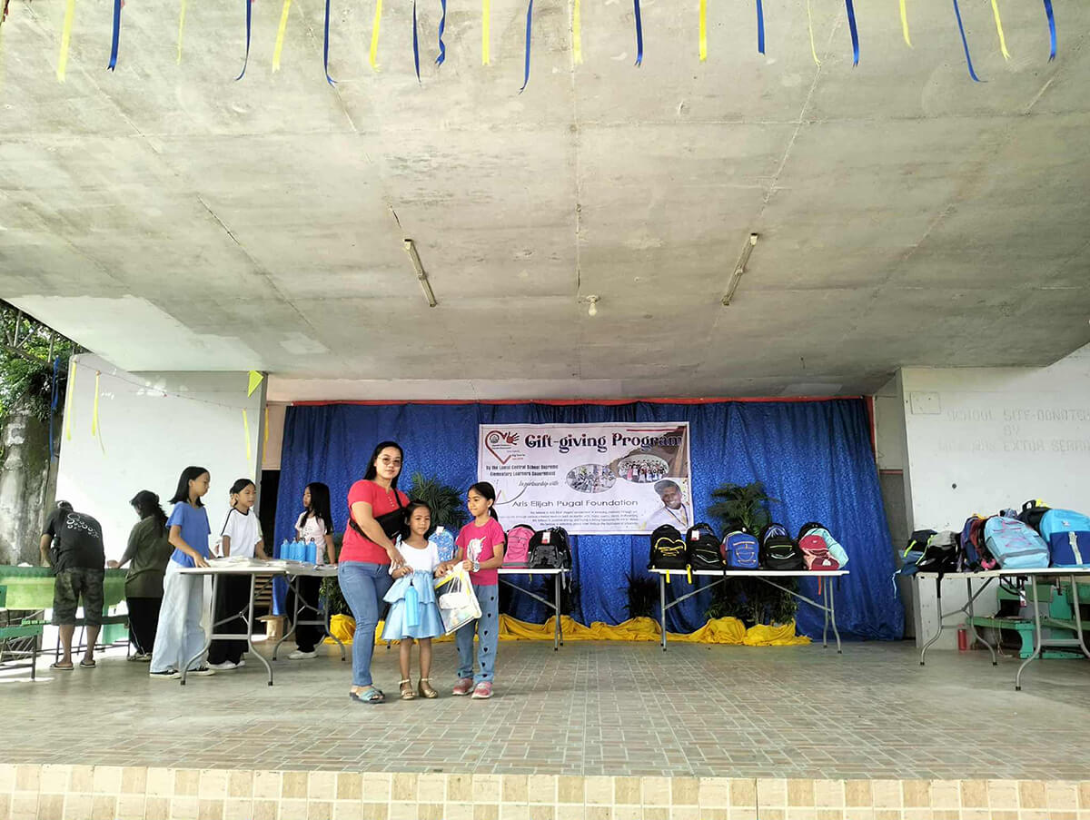 Aris Elijah Pugal Foundation - Lamut Central Elementary School - Gift Giving Program