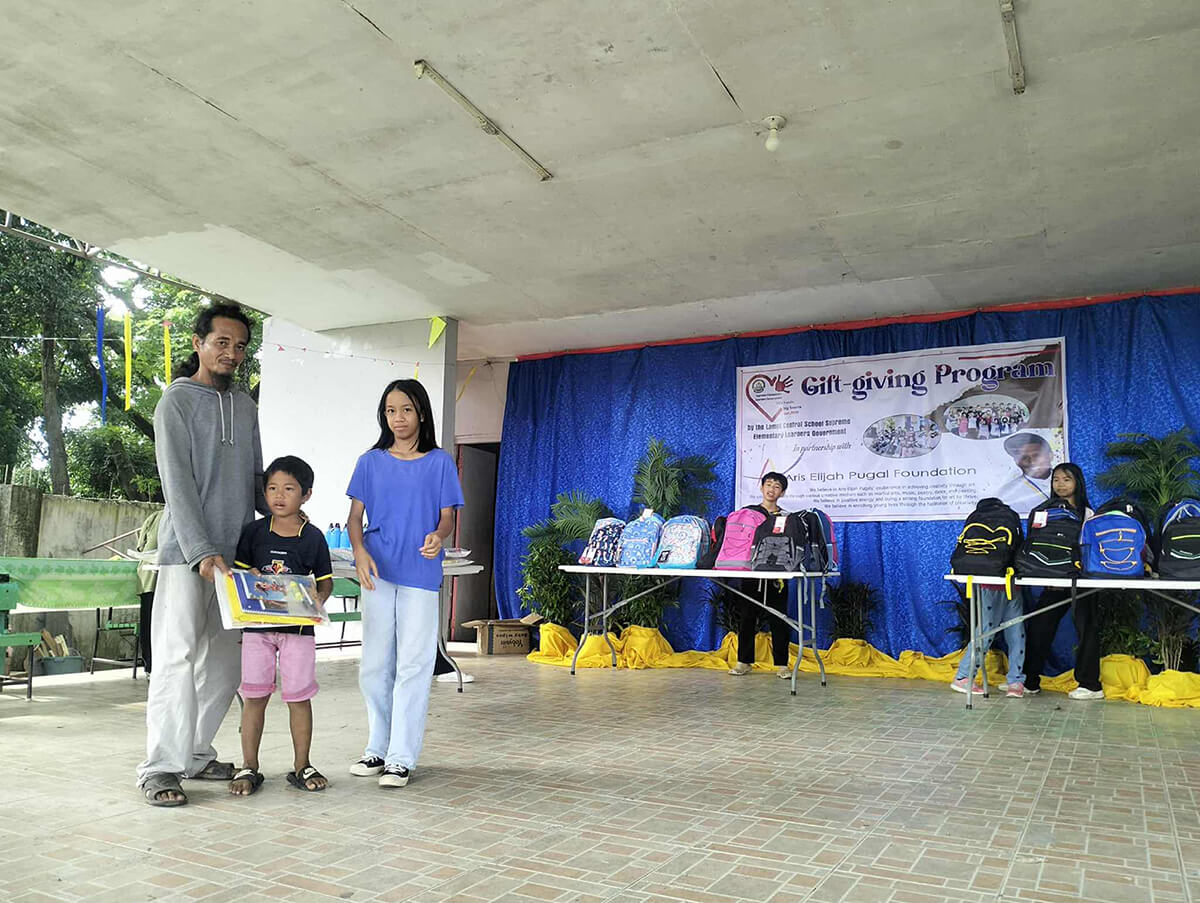 Aris Elijah Pugal Foundation - Lamut Central Elementary School - Gift Giving Program