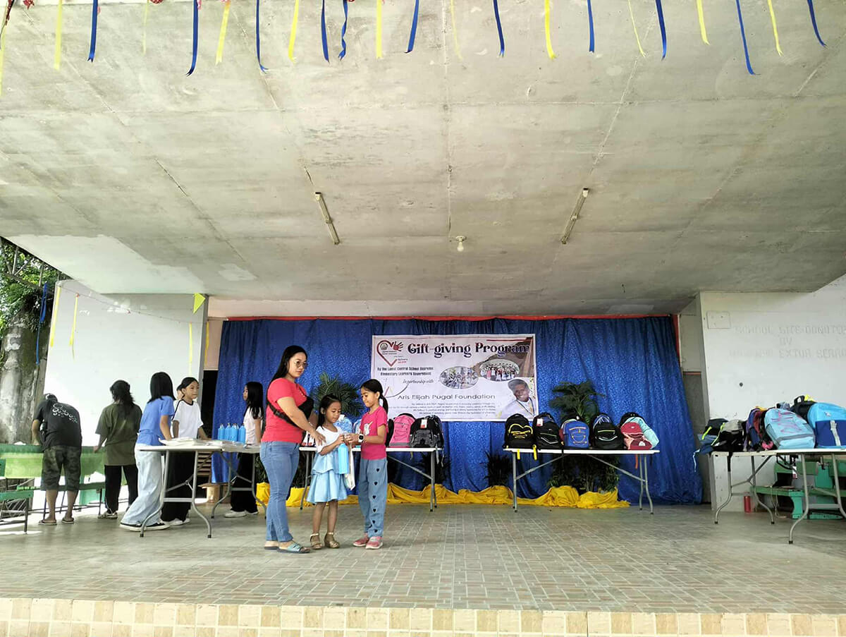 Aris Elijah Pugal Foundation - Lamut Central Elementary School - Gift Giving Program