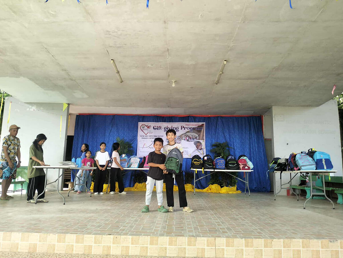 Aris Elijah Pugal Foundation - Lamut Central Elementary School - Gift Giving Program