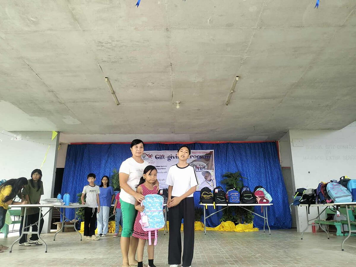 Aris Elijah Pugal Foundation - Lamut Central Elementary School - Gift Giving Program