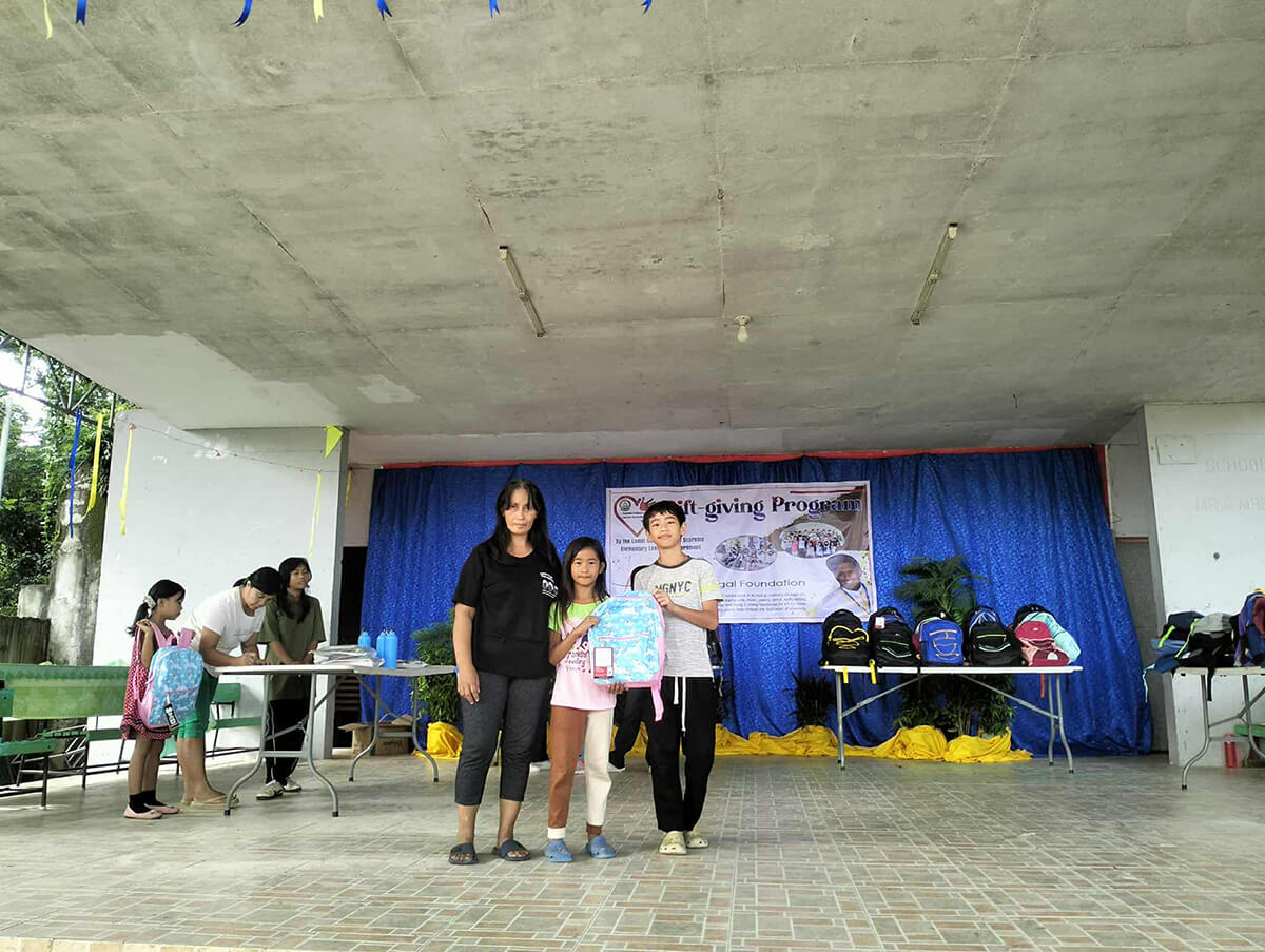 Aris Elijah Pugal Foundation - Lamut Central Elementary School - Gift Giving Program