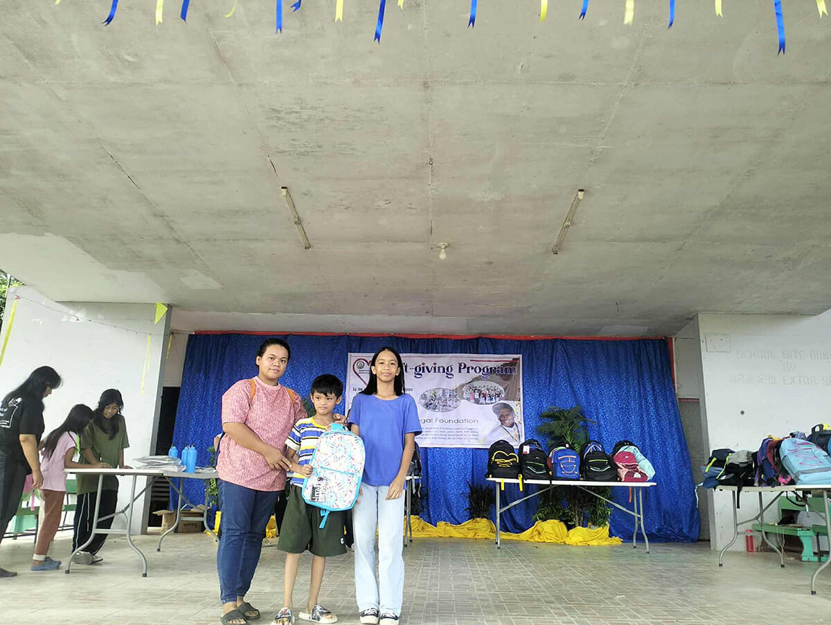 Aris Elijah Pugal Foundation - Lamut Central Elementary School - Gift Giving Program